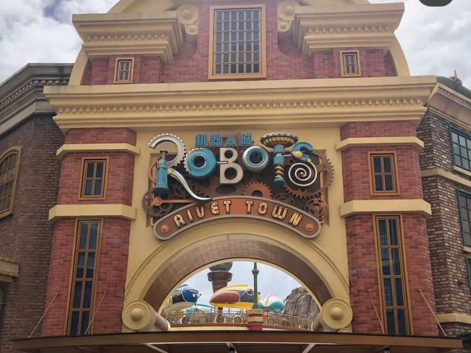 Genting Skyworld - Robots Rivet Town