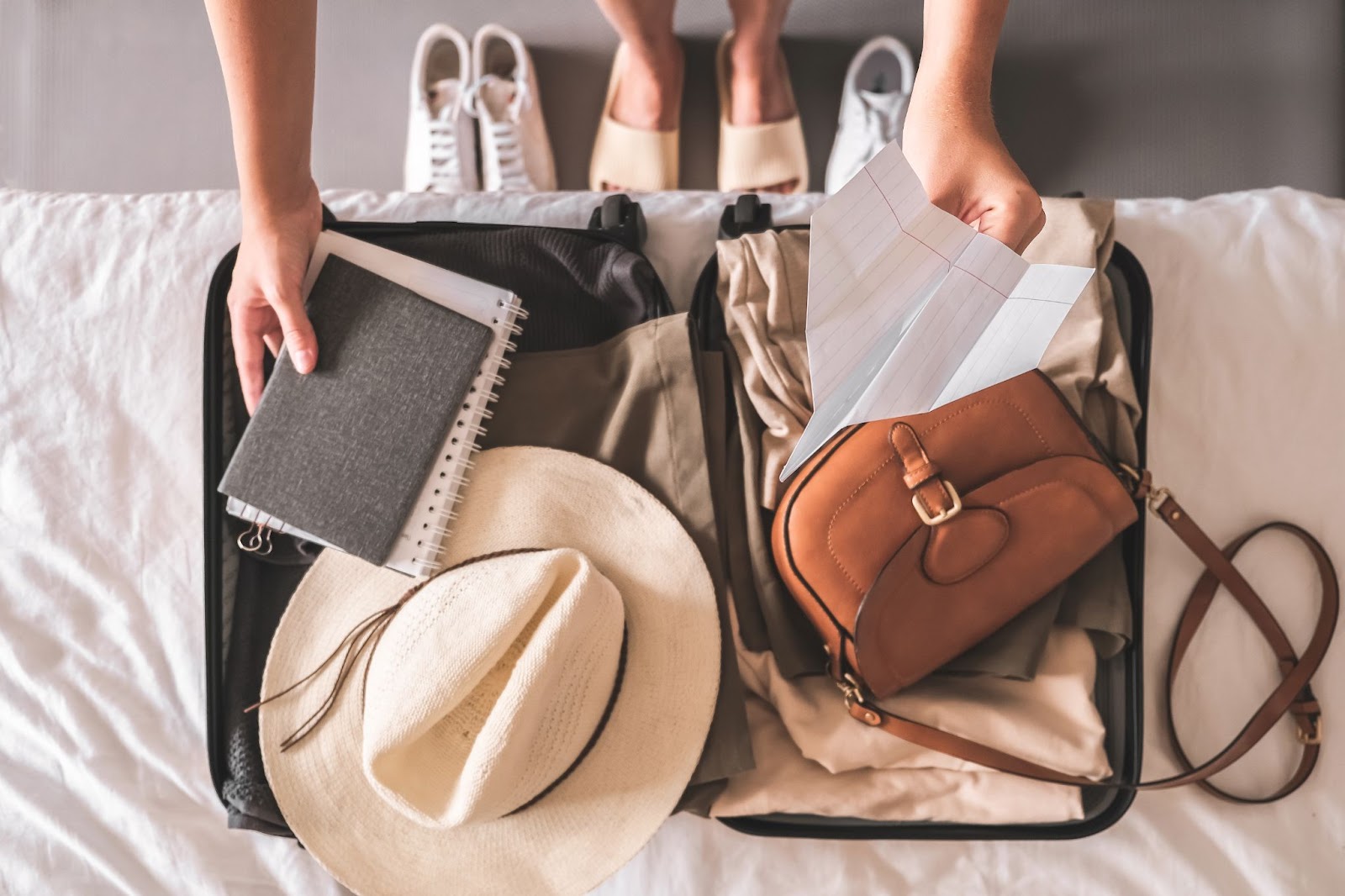 Best Holiday Gift Guide for Travelers