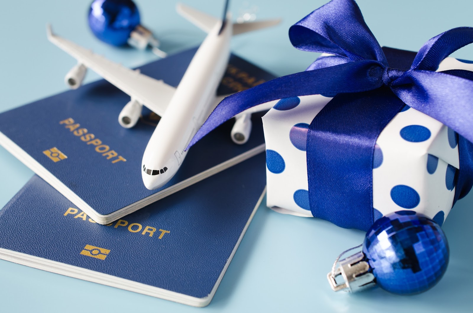 Best Holiday Travel Gift Guide For Travellers